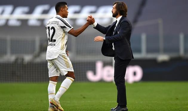 Андреа Пирло (справа) и Алекс Сандро после матча против Интера, Getty Images