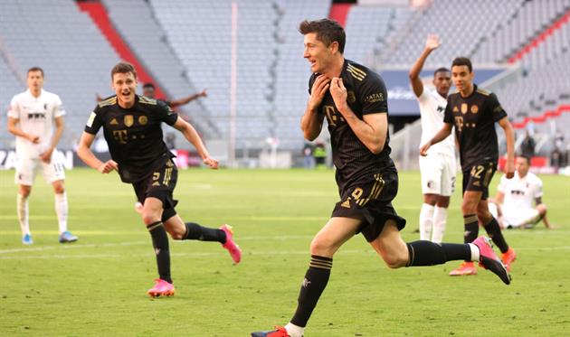 Бавария устроила голевую перестрелку с Аугсбургом в последнем туре Бундеслиги
