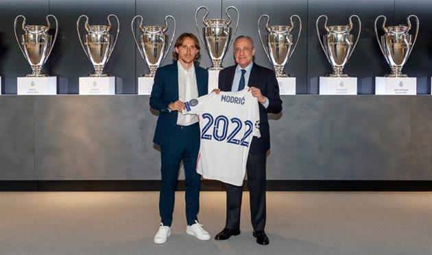 Лука Модрич (слева) и Флорентино Перес, Getty Images