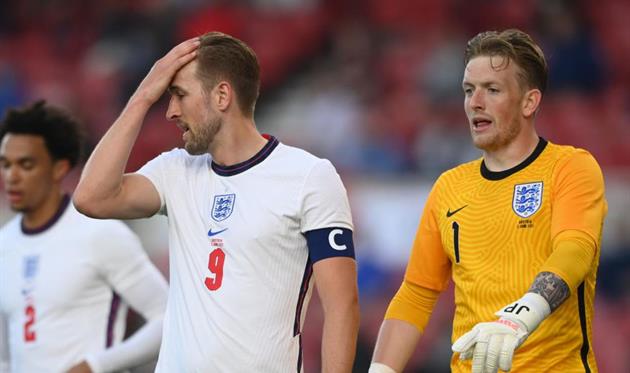 Харри Кейн (слева) и Джордан Пикфорд, getty images