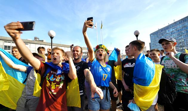 Підтримали збірну: Вирішальний матч Україна — Австрія показали на найбільшому екрані Європи