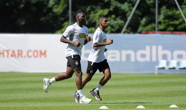 Лассина Траоре (слева), ФК Шахтер