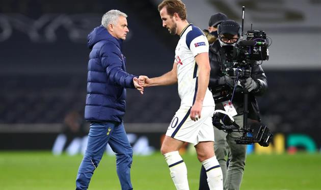 Жозе Моуриньо (слева) и Харри Кейн, getty images