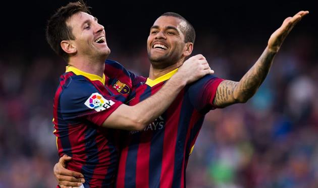 Лионель Месси (слева) и Дани Алвес, getty images