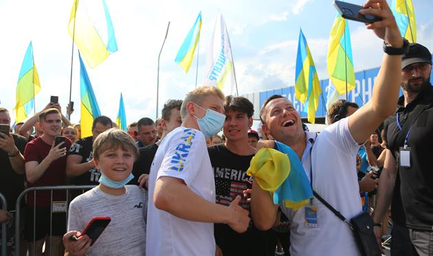 Епіцентр та вболівальники фантастично зустріли збірну України в Борисполі (фото, відео)