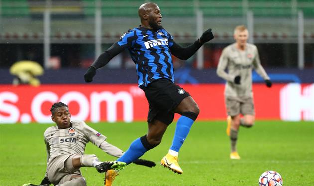 Витао против форварда Интера Ромелу Лукаку, Getty Images