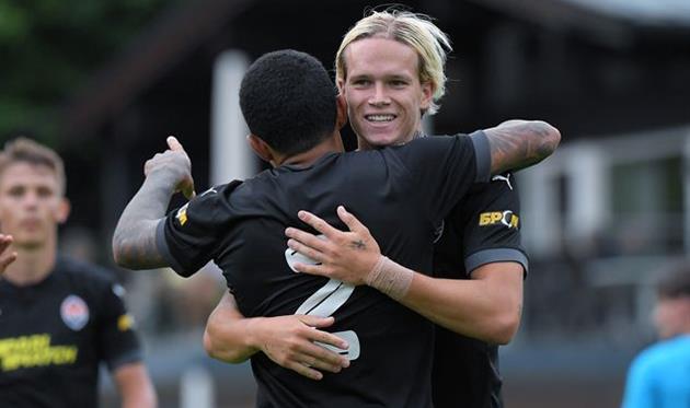 Михаил Мудрик (анфас) в объятиях Додо, Getty Images