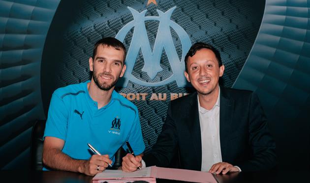 Пау Лопес (слева), фото ФК Олимпик Марсель