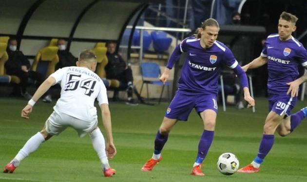 Олег Очеретько (с мячом), фото ФК Мариуполь