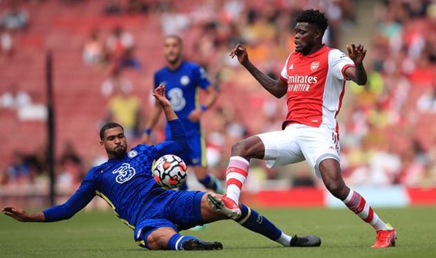 Рубен Лофтус-Чик (слева) в матче против Арсенала, Getty Images