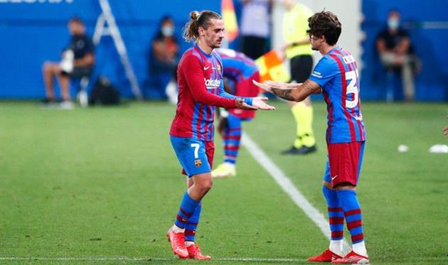 Алекс Кольядо (справа) выходит на замену в матче против Ювентуса, Getty Images