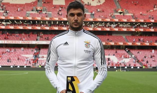 Роман Яремчук, ФК Бенфика