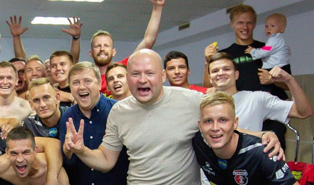 Иван Надеин с командой, фото ФК Верес