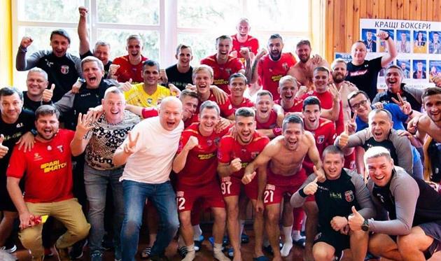 Иван Надеин с командой. Фото ФК Верес