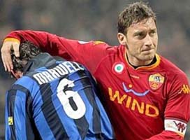 Фотку Тотти с Майконом мы просто не нашли :)