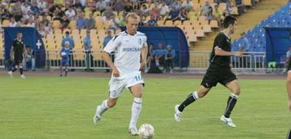 С мячом лидер гостей Александр Косырин, odessa-sport.info