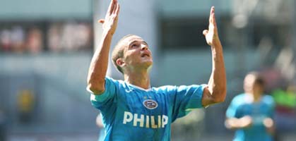 Афеллай празднует первый гол, psv.nl