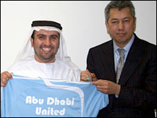 Слева новое лицо клуба