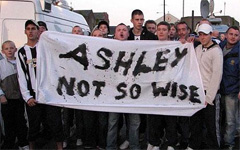 Болельщики Ньюкасла против Эшли и Уайза, фото PA