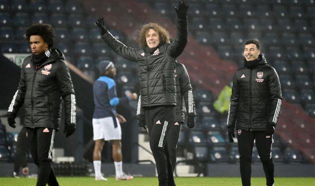 Давид Луис (по центру), Getty Images