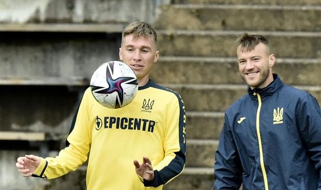 Ярмоленко улыбается при виде приема Сидорчука, фото УАФ