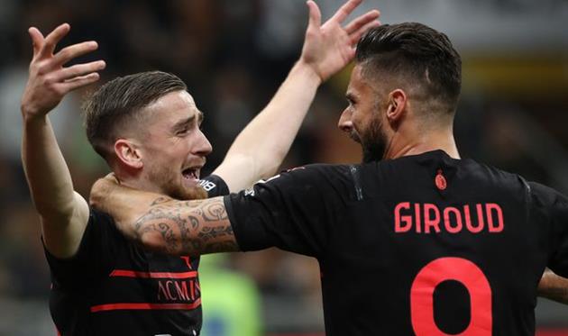 Оливье Жиру (справа) и Алексис Салемакерс в матче против Торино, Getty Images