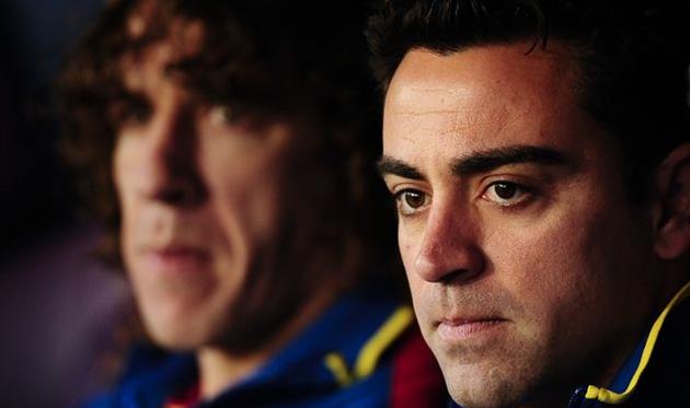 Хави и Карлес Пуйоль (на заднем плане), Getty Images