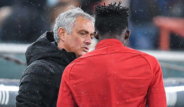 Жозе Моуриньо (лицом) и Феликс Афена-Гьян, Getty Images