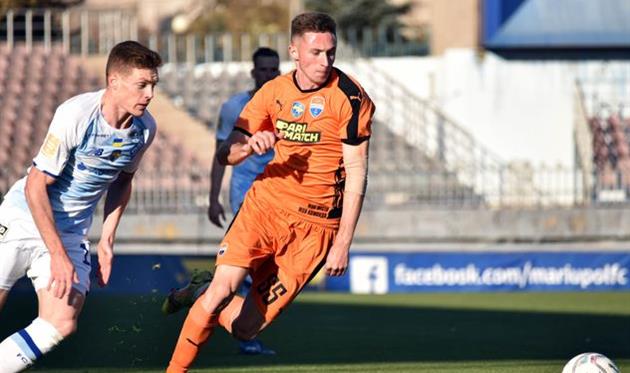 Александр Драмбаев (по центру), фото ФК Мариуполь