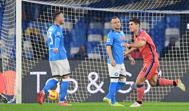 Руслан Малиновский (справа) в матче против Наполи, Getty Images