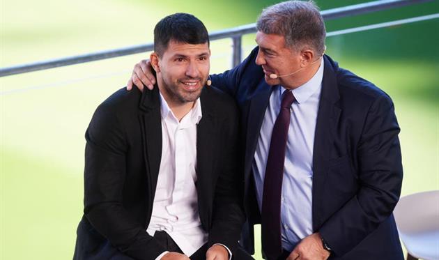 Жоан Лапорта и Серхио Агуэро, Getty Images