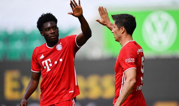 Альфонсо Дэвис и Роберт Левандовски, Getty Images