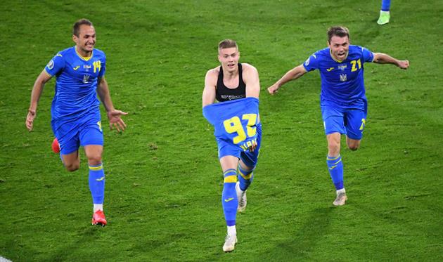 Довбик празднует гол в ворота Швеции, Getty Images