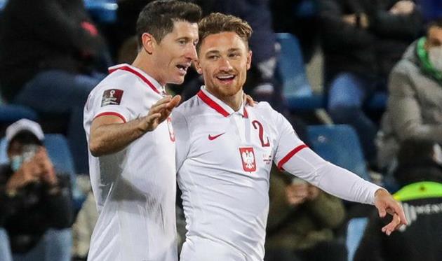 Мэтти Кэш (справа) и Роберт Левандовски, twitter.com/iMiaSanMia