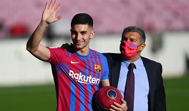 Жоан Лапорта и Ферран Торрес, Getty Images