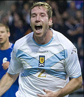 Кирк Броудфут празднует первый гол шотландцев