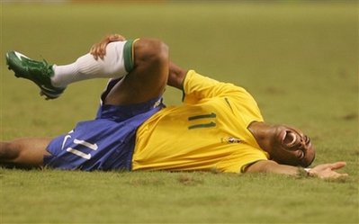 Сборной Бразилии нужна помощь, фото АР