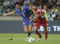 Все обижают Тони, Reuters