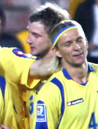 Александр Кучер спешит поздравит Назаренко с голом, фото ffu.org.ua