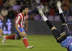 Агуэро удивил кипера, Reuters