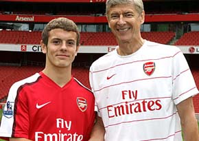 Уилшир и его футбольный отец, фото arsenal.com