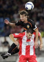 Авторы двух мячей - Негредо и Алексис, Reuters