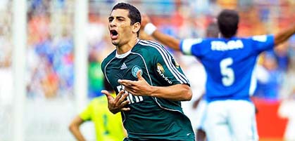 Автор победного гола Диего Соуза, фото terra.com.br