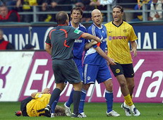 Эрнст грубо сбил Блащиковски