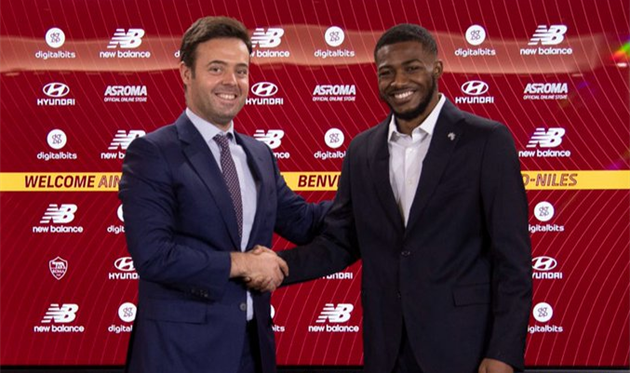 Эйнсли Мэйтленд-Найлз (справа), twitter.com/ASRomaEN