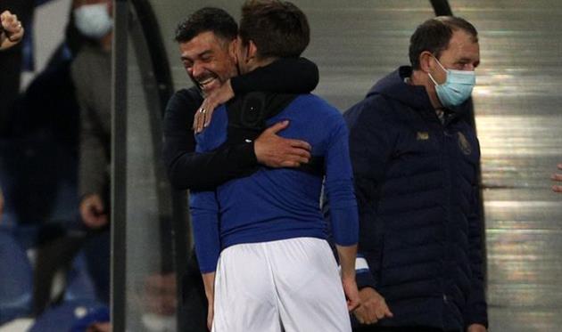 Франсишку (спиной) и Сержиу Консейсау, twitter.com/FCPorto