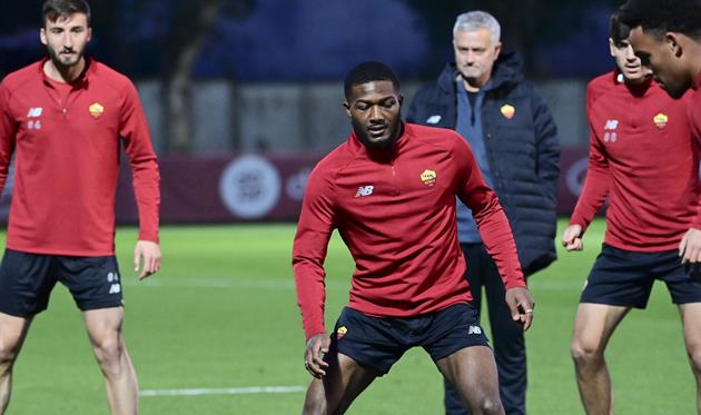 Эйнсли Мэйтленд-Найлз на тренировке Ромы, twitter.com/ASRomaEN