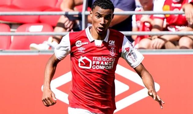 Реймс не намерен принимать предложение Ньюкасла по талантливому форварду Экитике