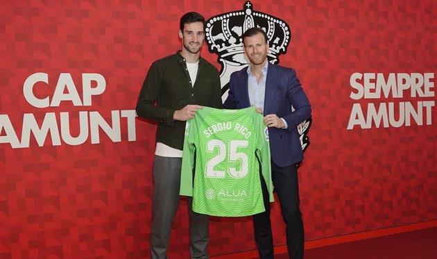 Серхио Рико (слева), фото ФК Мальорка