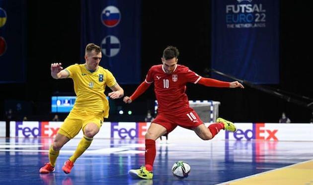 Игорь Чернявский в матче против Сербии, фото УЕФА